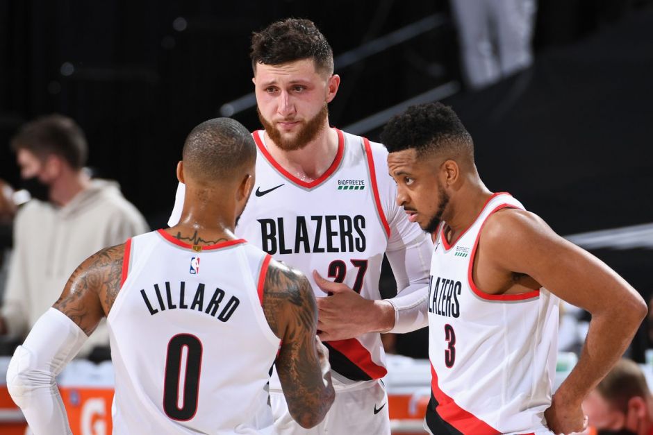 通过轮换激 通过轮换激