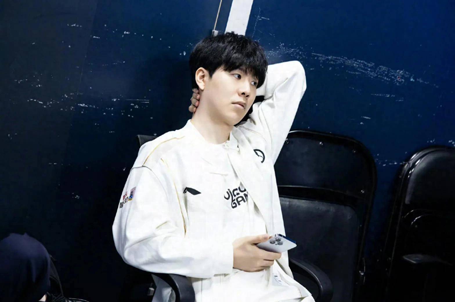 你在按钮持 你在按钮持