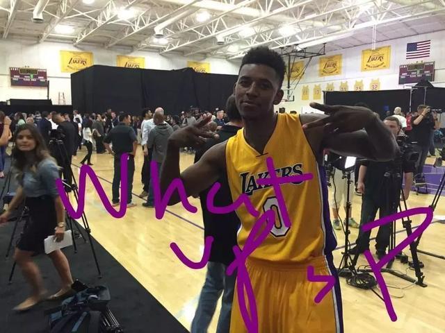 举一动都牵 举一动都牵